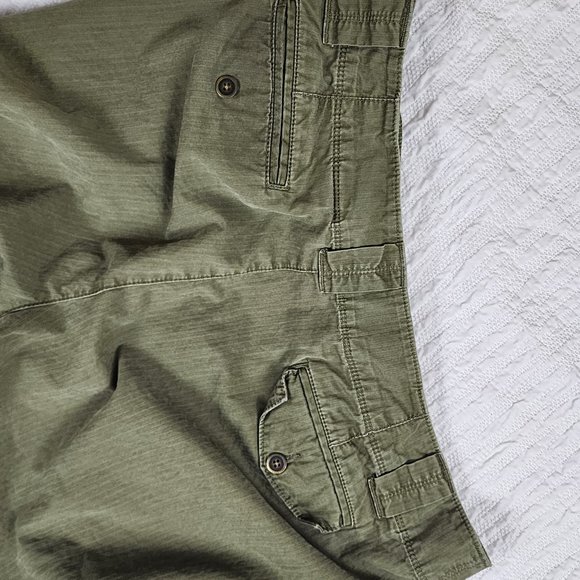 Size 14 Eddie Bauer 100% Cotton Vashon Fit Cargo Capri in Olive Green - Picture 8 of 13